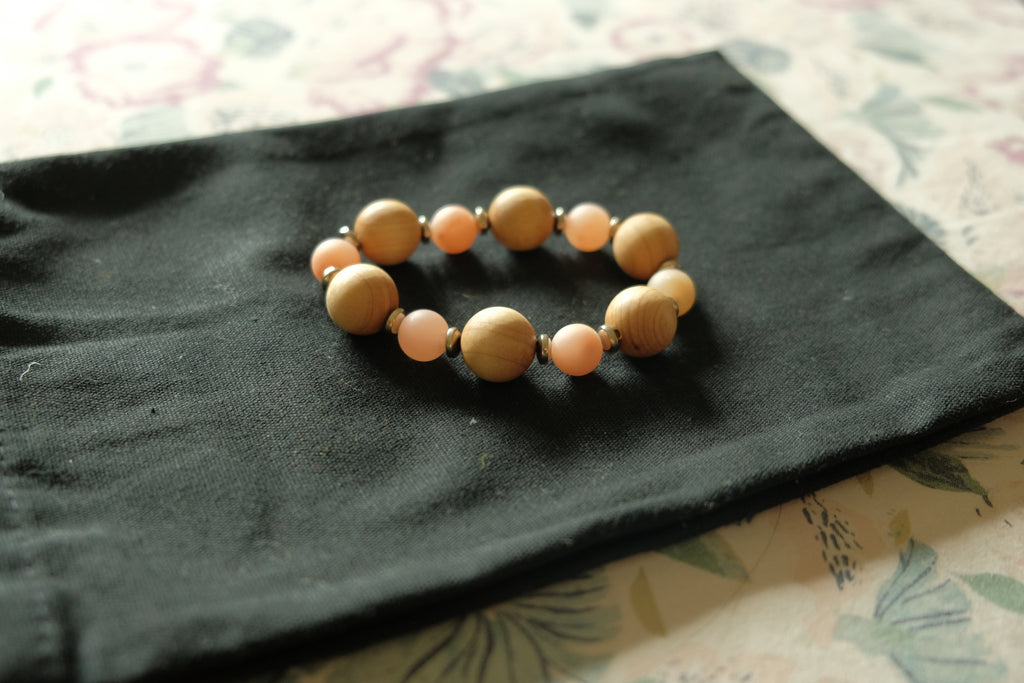 Stretchy Fidget Bracelet - Peach Aventurine + Golden Sandalwood